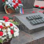 В Ярославле в честь 70-летия Победы возложили цветы к воинским мемориалам