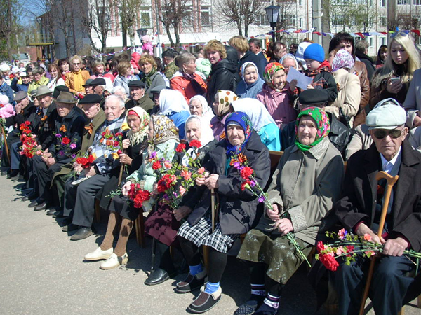 Погода в сернуре на неделю. 9 Мая Сернур. Ветераны Сернура. П. Сернур на день Победы. Сернур Юбилейная площадь.