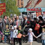 Сотни молодогвардейцев исполнили песни военных лет для ветеранов и жителей Пушкино