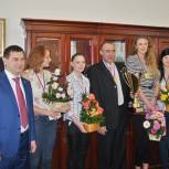 Единороссы чествовали баскетболисток, выигравших Суперлигу 
