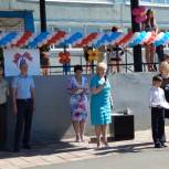 В Сеймского округе депутаты поздравили школьников с окончанием учебного года
