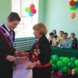Суханкина поздравила выпускников с последним звонком