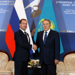 Отношения России и Казахстана находятся на очень высокой точке - Медведев