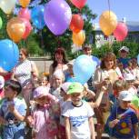 В Подосиновце партийцы организовали акцию «Должны смеяться дети»