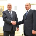 Владимир Путин провел переговоры с президентом Южной Осетии 