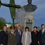Ирбитские единороссы открыли памятник в поселке Зайково