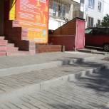 Депутат помог благоустроить территорию центра детского творчества
