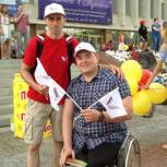 По улицам Уфы проходит фестивальное шествие «Парада колясок»