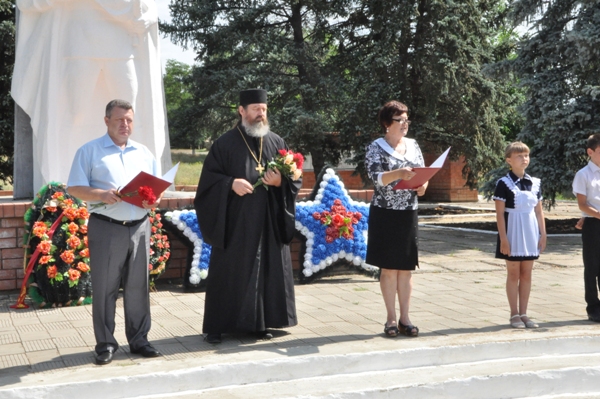 Погода в станице милютинской на 14. Погода в станице милютинской на 14. Статуя в милютинской колос. Станица милютинская. Погода в станице милютинской на 14.