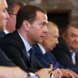 Медведев: Социальная сфера остается приоритетом при работе над бюджетом