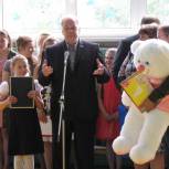 Попов поздравил победителя акции «Дети России – за мир!»