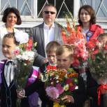 Единороссы МО Княжево поздравили учащихся с Днем знаний