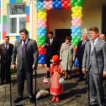 С открытием детского сада жителей Караваево поздравили Сергей Ситников и Николай Журавлев