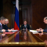 Медведев требует отремонтировать все лагеря детского отдыха