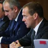 Бюджет-2016 должен позволить решить социально-экономические задачи - Медведев