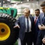Председатель «Единой России» наградил курских аграриев