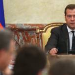 Дмитрий Медведев настаивает на этапном обсуждении механизма соцподдержки