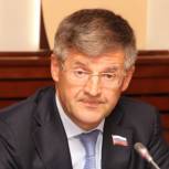  Дмитрий Медведев вручил награду Олегу Подойме 