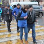 Чувашские молодогвардейцы напоминают водителям о незрячих пешеходах