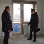 Виктор Кувайцев проверил ход строительства жилья в микрорайоне Заря