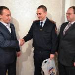 Партийцы Кировского района Саратова поздравили участковых с профессиональным праздником