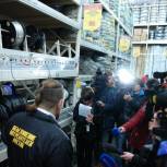 Партийцы проверили качество кабельной продукции в магазине Екатеринбурга