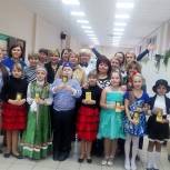 Директор МКЦ города Сасово поздравила мам и бабушек