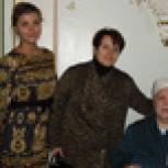 Лениногорские партийцы поздравили одиноких мам с Днем матери
