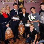 Депутат Госсовета Елена Бадаева поздравила многодетную семью