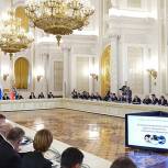 Президент РФ поручил перевести школьников на односменное обучение
