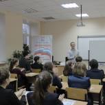 В День энергетика партийцы провели "Урок энергетической грамотности"
