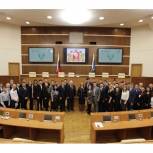 Новоизбранным депутатам областного Молодежного парламента вручили удостоверения