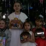 Новогоднее представление от «Единой России» в Саратове посетило более 400 детей