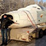 В Новый Уренгой доставили боевой самолёт СУ-24