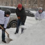 Активисты Партии вышли на экстренный субботник по уборке снега с улиц Петрозаводска