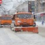 Работа по уборке снега в Курске продолжается