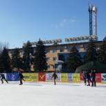 В Тимашевске на главной городской площади продолжает работать бесплатный каток
