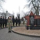 Единороссы Черняховска возложили цветы к памятнику воинам-интернационалистам   