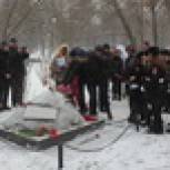 Жители и партийцы Северо-Восточного округа возложили цветы в честь памяти воинов-интернационалистов 