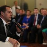 Россия сейчас не нуждается в налоге на бездетность, уверен Медведев
