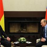 Путин: Отношения России и Южной Осетии укрепляются по всем направлениям