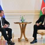 Медведев: Москва надеется на долговечность мира в Карабахе