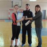 Единороссы Пижанки наградили участниц волейбольного турнира