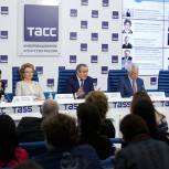 Решение о том, кто из губернаторов возглавит региональные списки, примет Съезд Партии