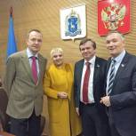 Кандидаты предварительного голосования Наталья Рябченко и Фуат Сайфитдинов приняли участие в обсуждении законопроекта «О промышленной политике в ЯНАО» в г. Новый Уренгой