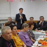 Единороссы чествуют бывших узников концлагерей