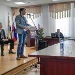 Участники предварительного голосования обсудили экономическую политику на дебатах в Искателях