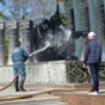 Единороссы и сторонники Партии провели субботник у мемориала «Черный тюльпан