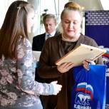 Партия открыла на Амуре выставку детских рисунков о войне