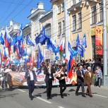Калужская колонна «Единой России» вышла на Парад Победы в сопровождении аккордеониста